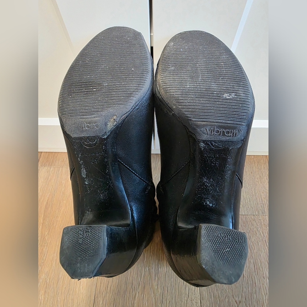 CHANEL Black Leather Boots - Picture 6 of 16